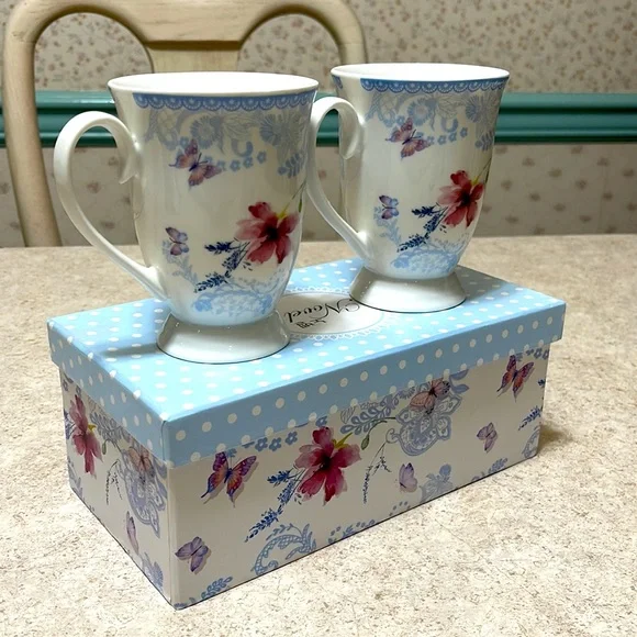 BNWT NOVEL 2 BUTTERFLY TEA/COFFEE MUGS IN A BOX SET - Picture 2 of 5